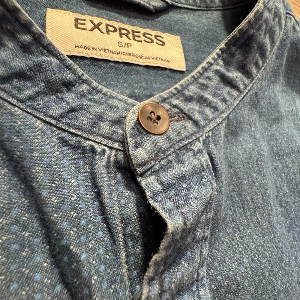 Express Shirt Mens Small Blue Denim Chambray Long Sleeve Button Up Western Adult - Picture 4 of 9